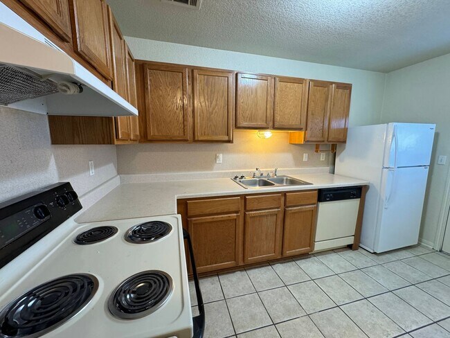 Building Photo - 205 Lydia Dr