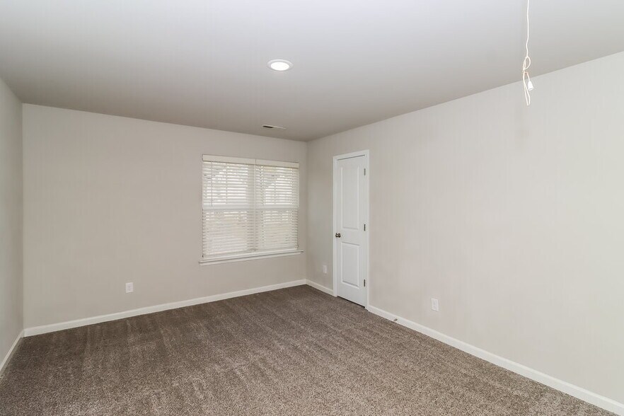 Building Photo - 1017 Helms Rd