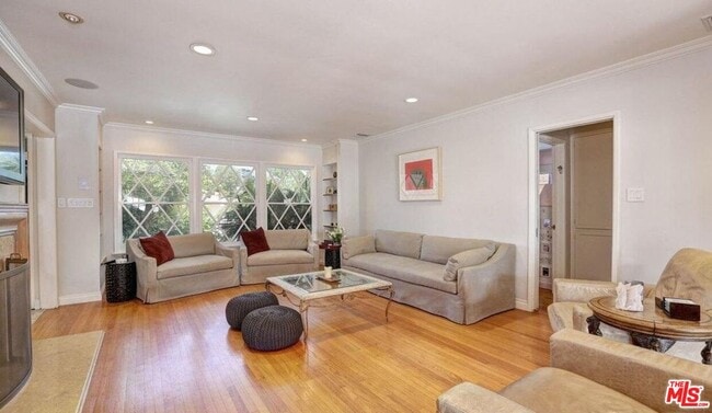 Building Photo - 3076 Earlmar Dr
