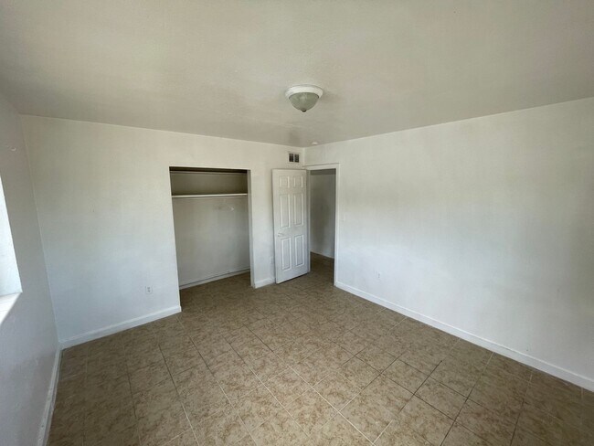 Building Photo - Corner Lot close to US 19