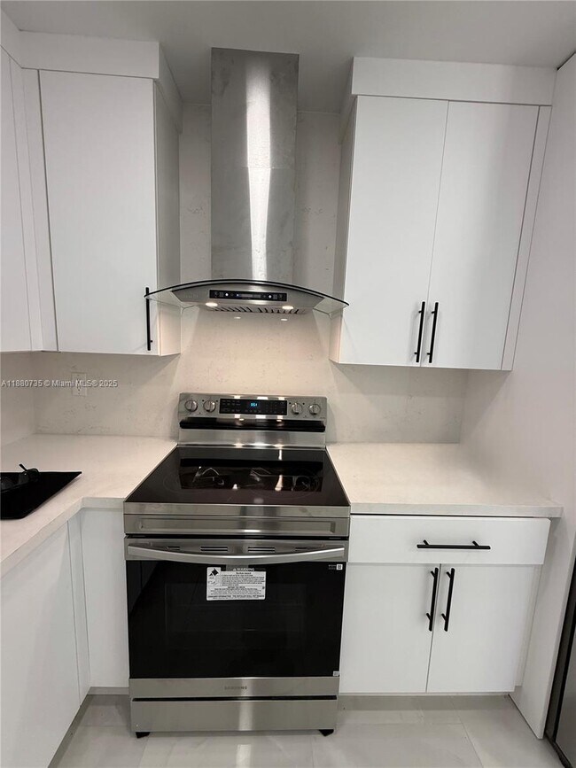 Primary Photo - 841 W 50th St