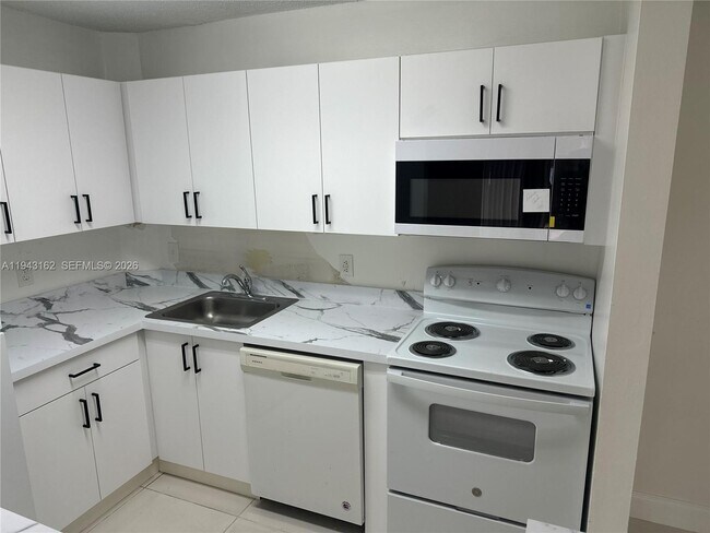 Building Photo - 10773 Cleary Blvd