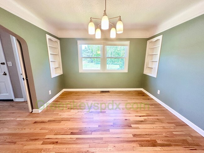 Building Photo - Huge 4 Bedroom 2 Bath House across from Ro...