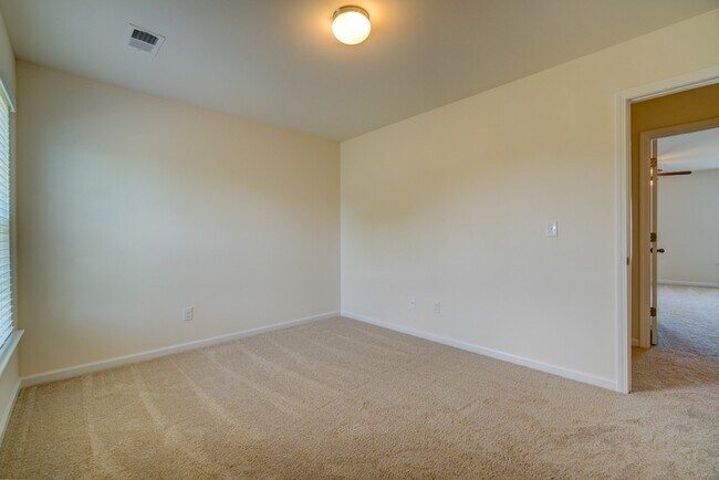 Building Photo - 3 BR, 2.5 BA., 2 Car Garage in Boiling Springs, Near I-85