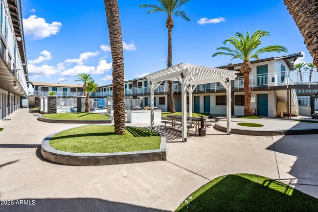 Building Photo - 3025 N 32nd St