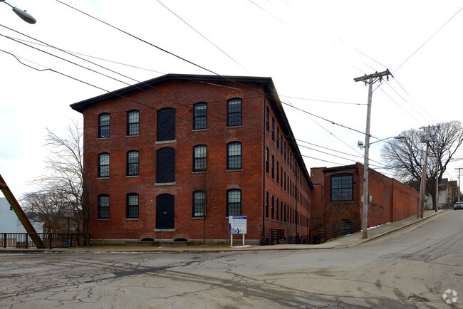 Primary Photo - Glenark Landing Apartments