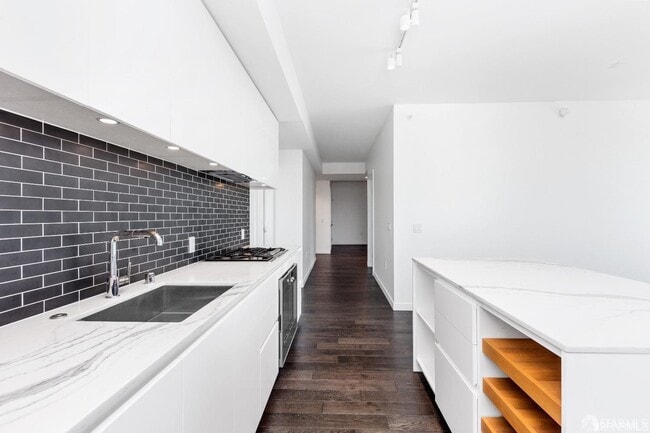 Building Photo - 1000 3rd St