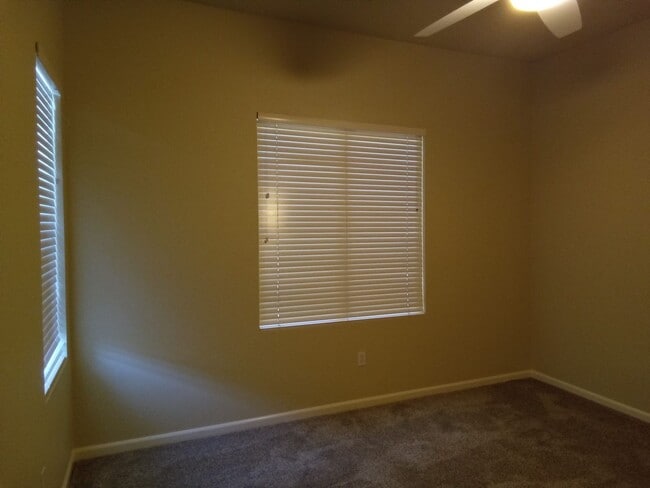 Building Photo - Gated: Single Story Heritage Oaks 3 Bedroom Plus Office/Den 3 Car Garage with lots of built in fo...