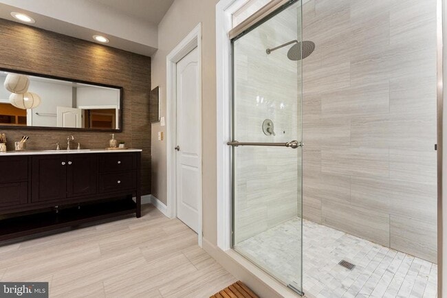 Building Photo - 1445 Mayhurst Blvd