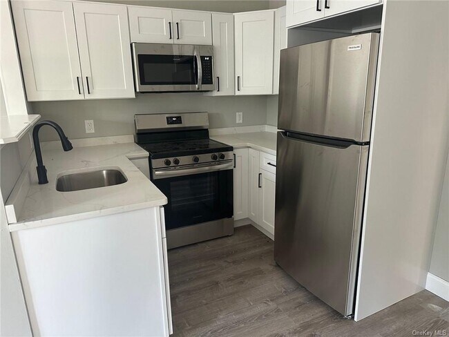 Building Photo - 6 Flynn Ln