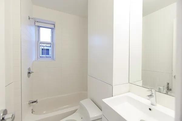 Building Photo - 510 W 110th St