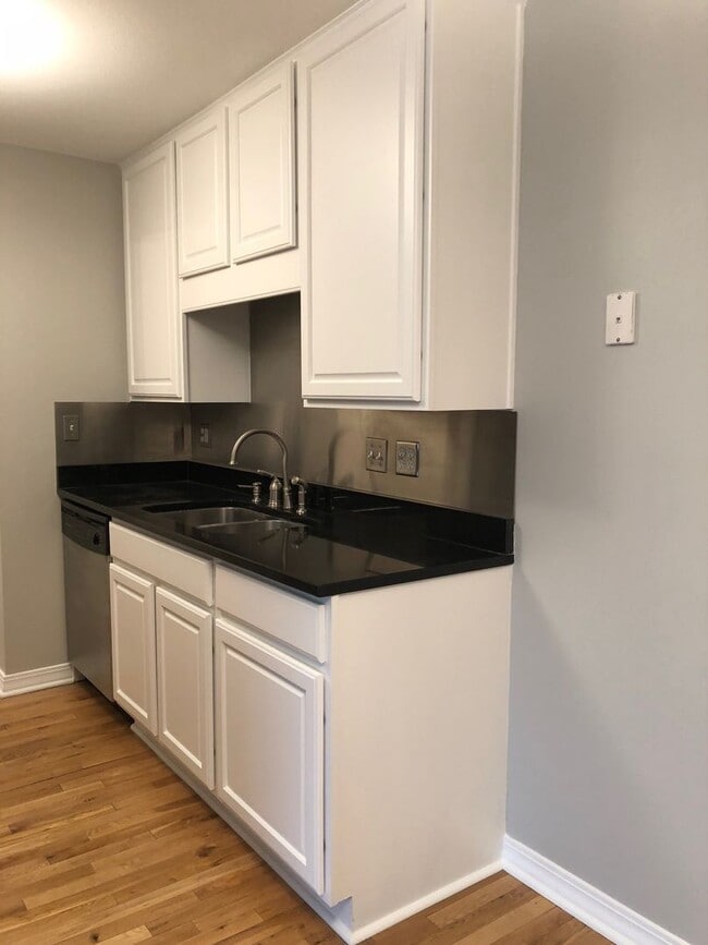 Building Photo - 2700 W 44th St