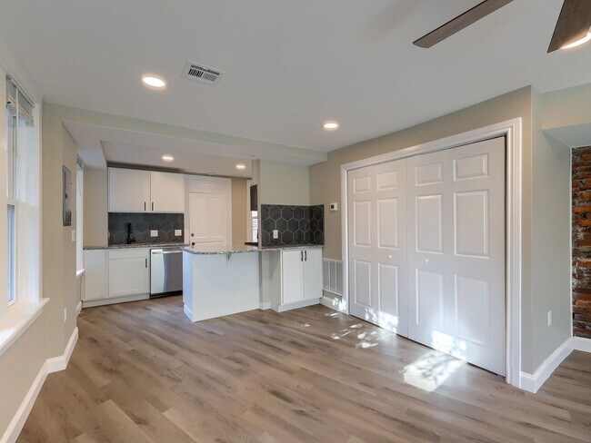 Building Photo - 612 N 2nd St