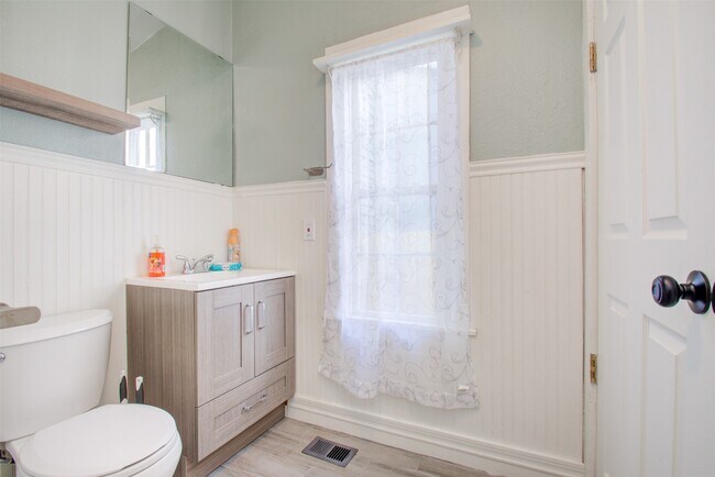 Building Photo - 3304 Avenue Q