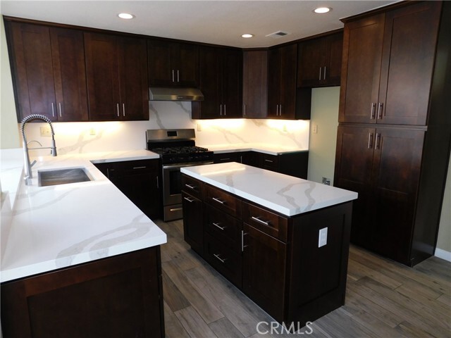 Building Photo - 2180 Hedgerow Ln