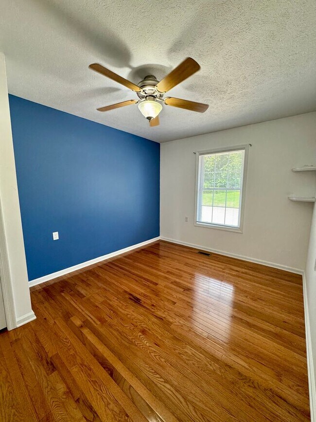 Building Photo - House for Rent in Broadway