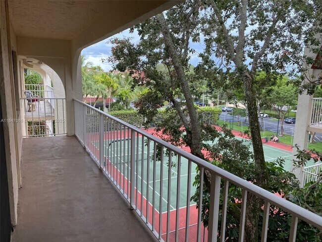 Building Photo - 9301 SW 92nd Ave