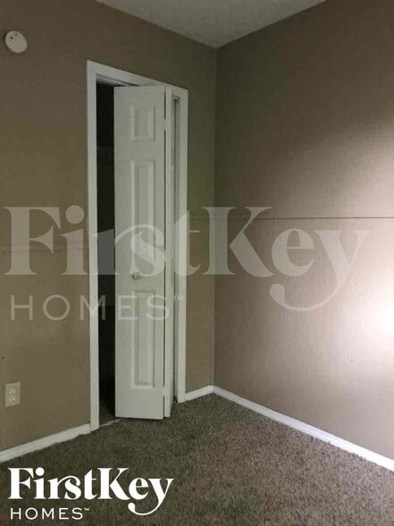 Building Photo - 6111 Dry Den Ct