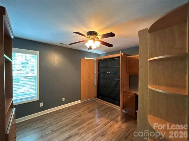 Building Photo - 4406 Overbecks Ln