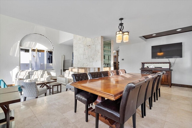 Building Photo - 1421 Ponce de Leon Dr