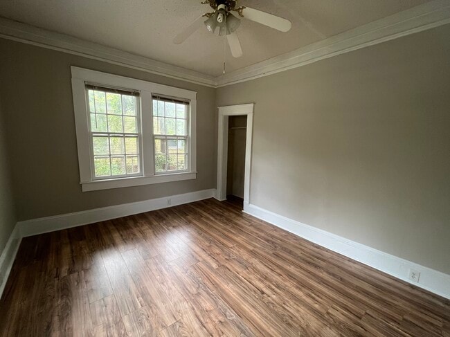 Building Photo - 319 S Hampton Dr