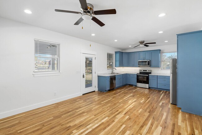 Building Photo - 2104 Jade Dr