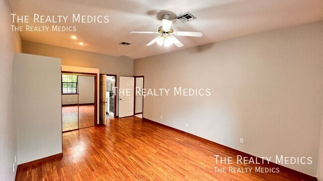 Building Photo - 2372 Sunnyview Dr