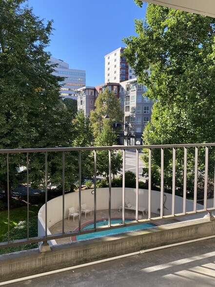 Building Photo - 2211 SW 1st Ave