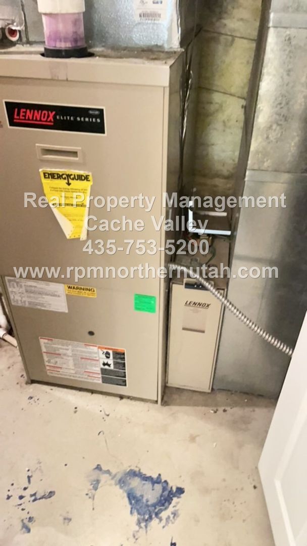 Building Photo - Beautiful 6 bedroom home available for immediate move in!