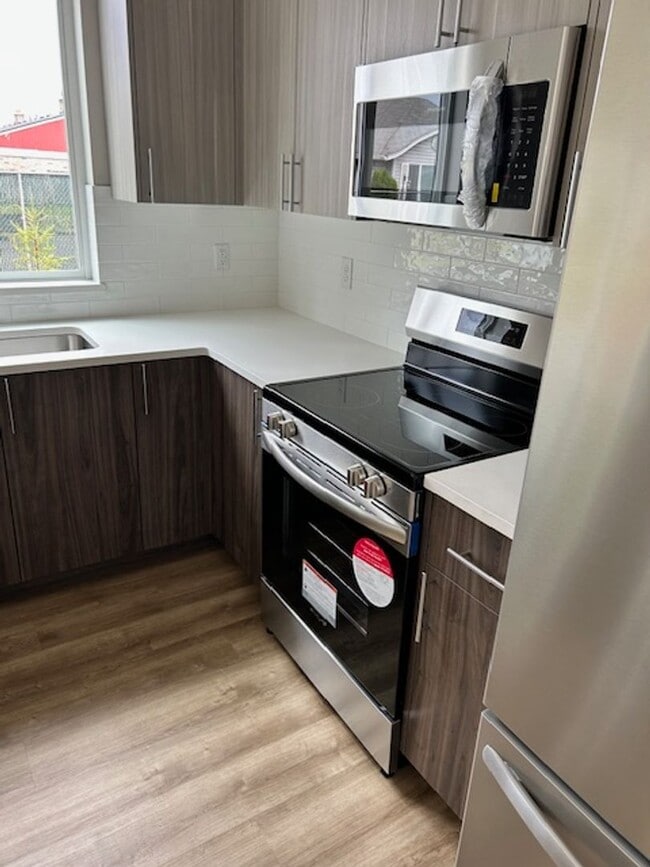 Building Photo - Modern Multi-Gen Living- Brand New