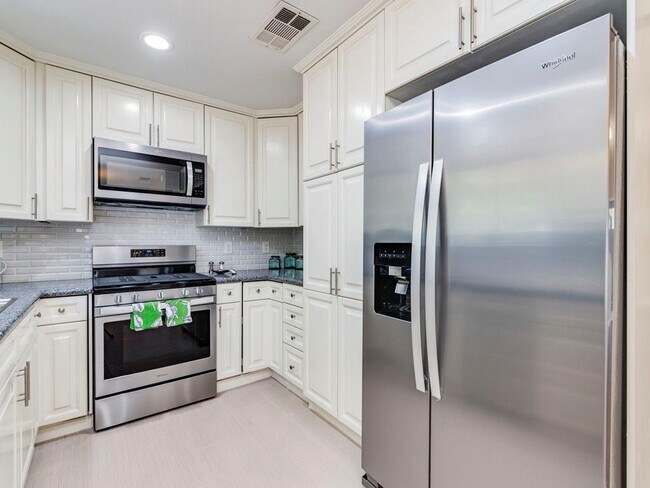 Building Photo - 12328 Thompkins Dr