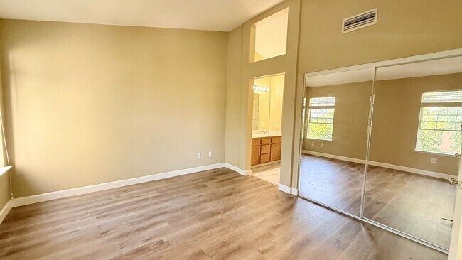 Building Photo - 401 Skylark Ct