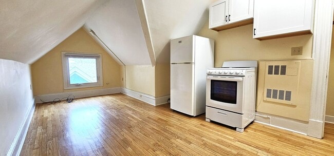 Building Photo - 234 Pearl St