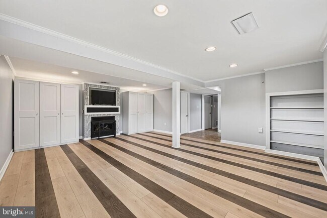 Building Photo - 8110 Springfield Village Dr
