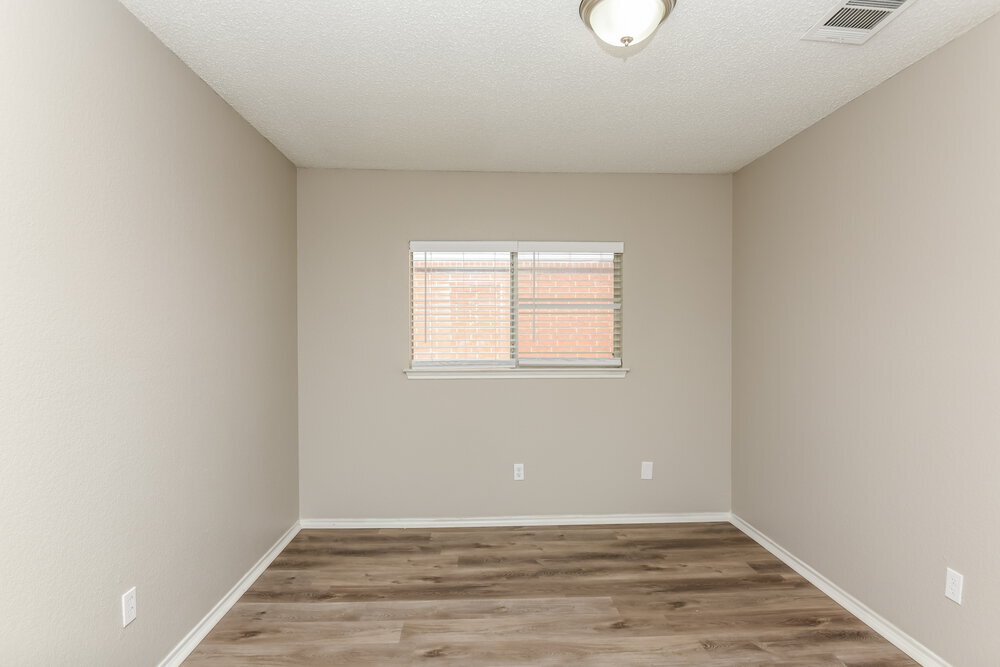 Building Photo - 516 Tweeter Dr