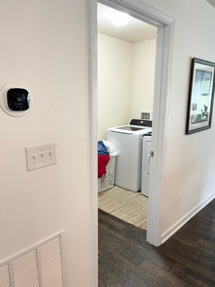 Building Photo - 253 Cody St