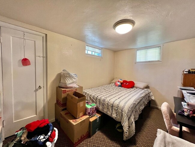 Building Photo - Cozy 2-Bedroom 1-Bath Basement Unit Near UNC!