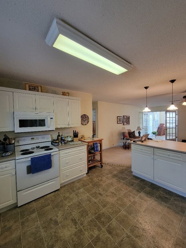 Building Photo - 2018 Heritage Ln