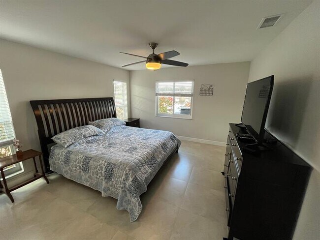 Building Photo - 8777 Warwick Dr