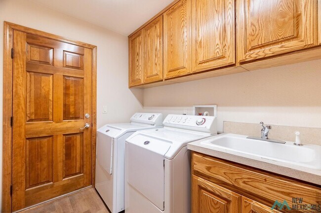 Building Photo - 3905 Springwood Dr