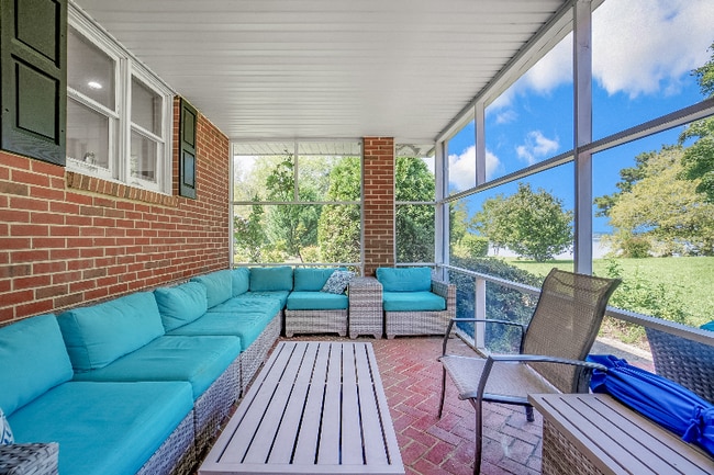 Building Photo - 4241 Rivercliff Crescent W