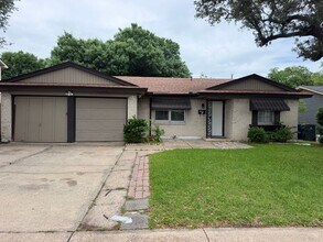 Building Photo - Experience the ultimate comfort of living in a 3-bedroom single-family home today!