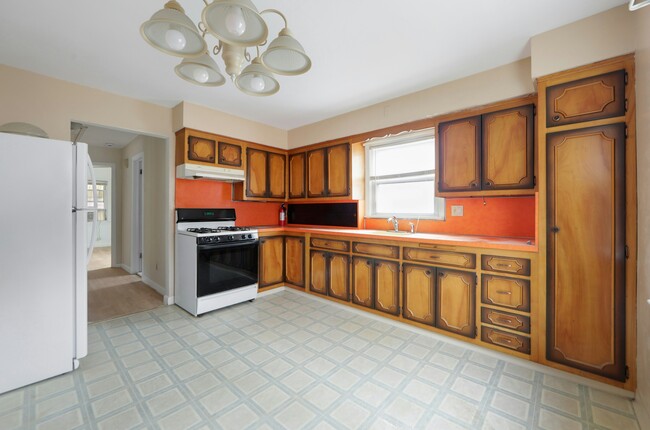 Building Photo - 271 7th St