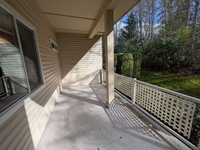 Building Photo - 2 Bedroom, 2 Bathroom Townhome off of Alabama St