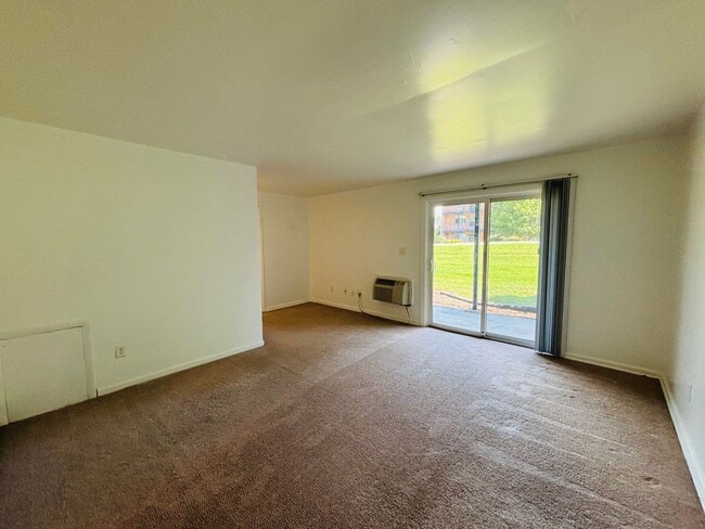 Building Photo - 1 Bedroom, 1 Bath Apartment