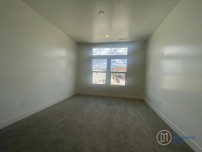 Building Photo - 4 Bedroom Desert Providence