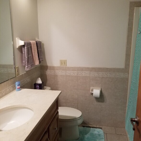 Building Photo - 3829 Pine Ln