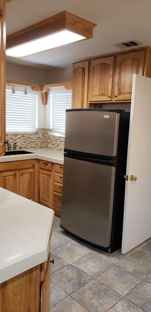 Building Photo - 3 Bed 2 Bath Townhouse in Lakeside