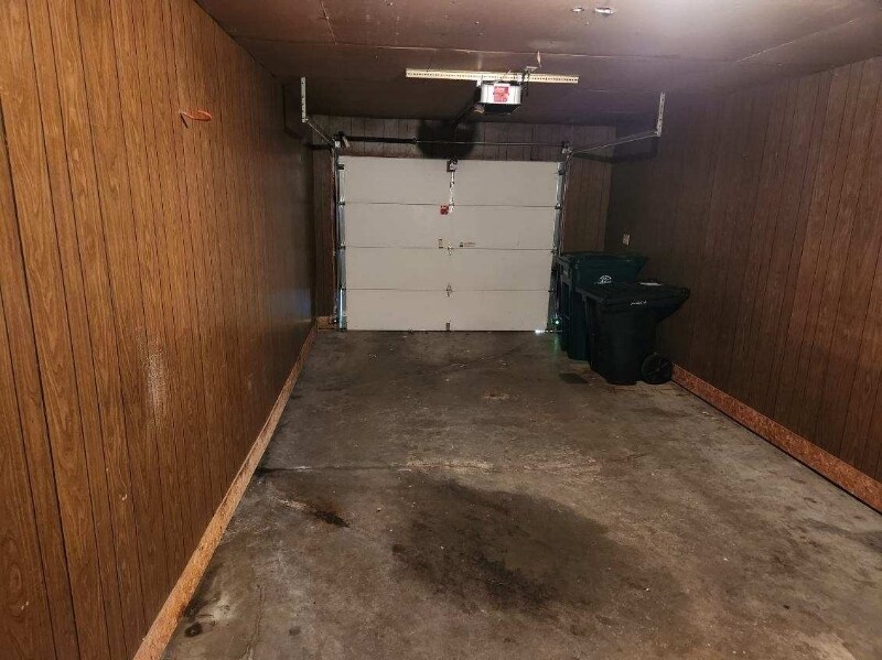 Building Photo - 2845 Woodale Ave