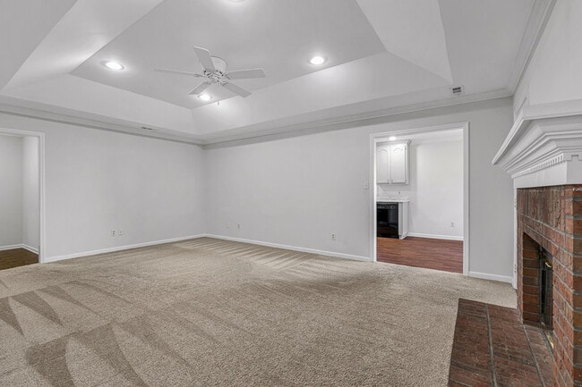 Building Photo - 127 Hollington Dr NE